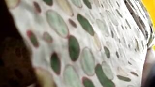 ವೈಬ್ರೇಟರ್ ನೀಚ ಜಪಾನಿನ ಕಪ್ಪು ತಲೆ ಅವಳ ಅಸಹ್ಯಕರ ಪುಸಿಯನ್ನು ಮಾದಕ ಚಿತ್ರ ಮಾದಕ ಚಿತ್ರ ಸಂತೋಷಪಡಿಸುತ್ತದೆ